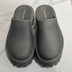 Jeffrey Campbell Gray Platform Slip-On Shoes / clogs size 10/41.